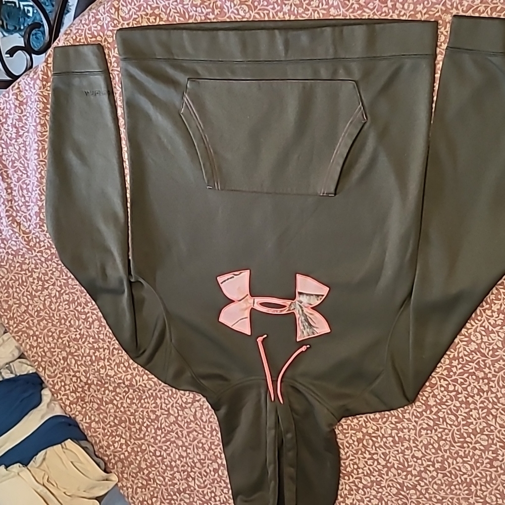 Under Armour hoodie size large